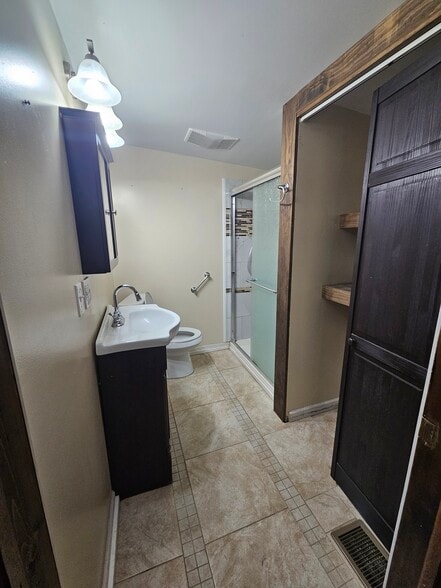 Building Photo - 229 Buckingham St