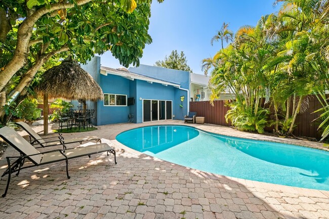 Building Photo - 219 NE 17th Ave