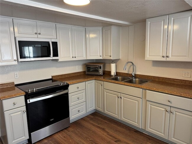 Building Photo - 102 Laureti Ln