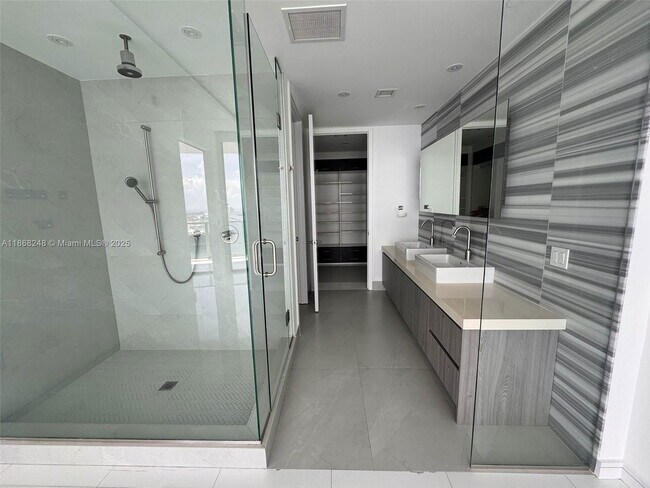 Building Photo - 1100 Biscayne Blvd