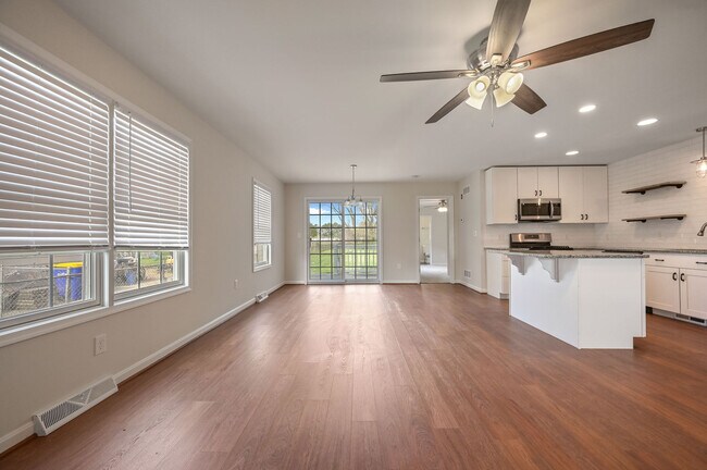 Building Photo - 12265 Willow Grove Rd