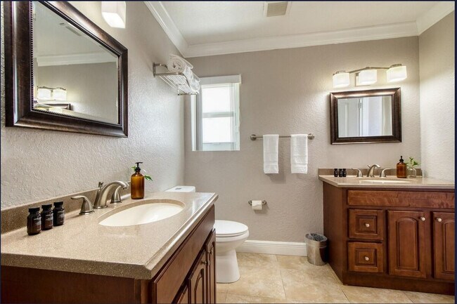 Building Photo - 1501 N Fort Lauderdale Beach Blvd