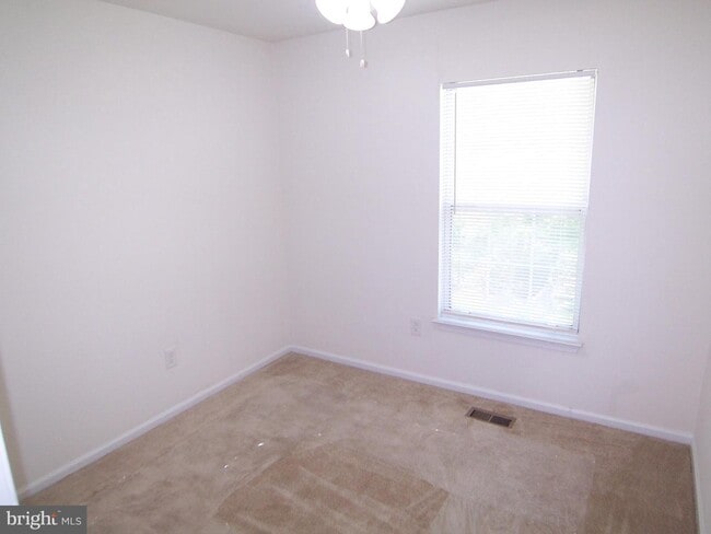 Building Photo - 313 Fullerton Pl