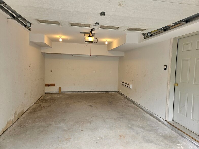 Heated garage - 27 Route 103