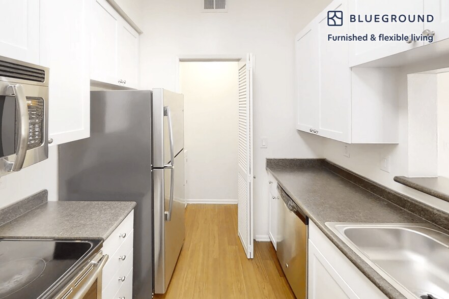 Building Photo - 7904 Fall Creek Rd