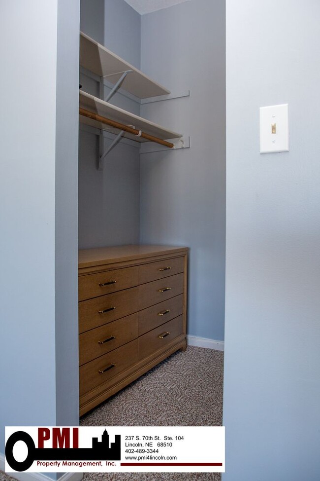 Building Photo - 2 Bedroom, 1.5 Bathroom Single Unit for Rent at Historic WaterPark