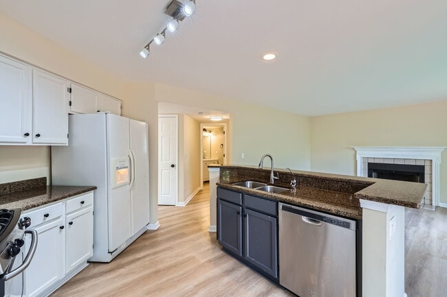 Building Photo - 1208 Darnell Dr