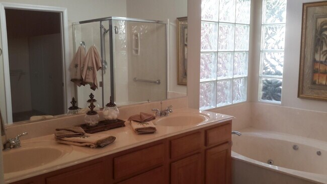 Building Photo - 35299 Meridia Ave