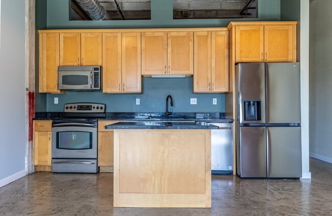 Building Photo - 1331 S Flores St