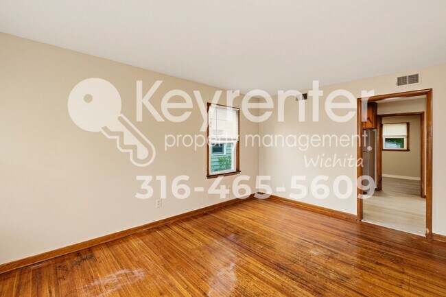 Building Photo - Charming 3-Bedroom Home with Original Hardwood Floors & Large Backyard
