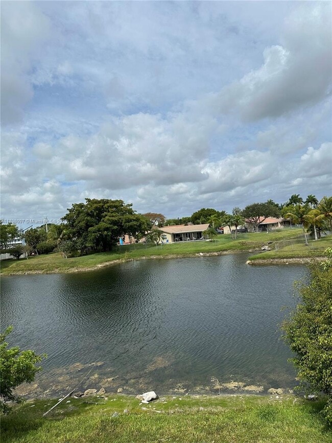 Building Photo - 1845 Vista Way