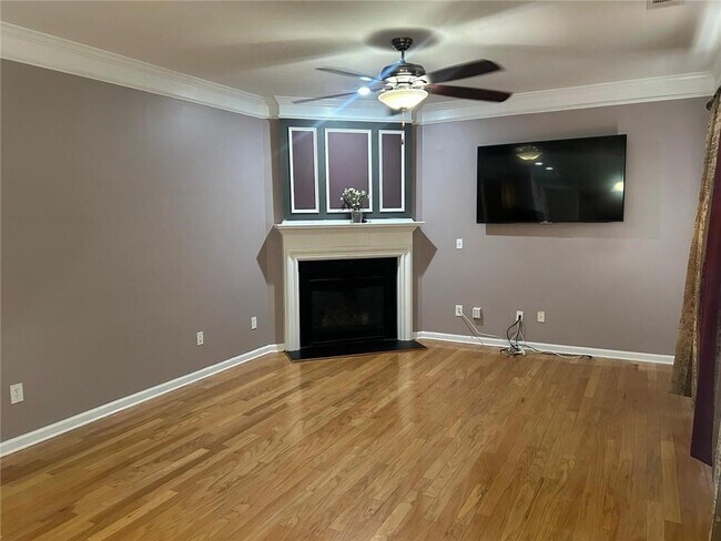 Building Photo - 815 Earlham Dr