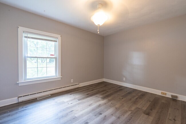 Building Photo - MOVE IN READY 4 Bedroom in Western Branch!