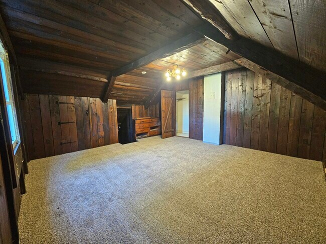 Building Photo - 81 Oak St