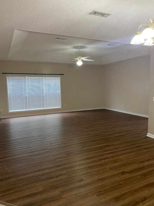 Building Photo - 115 Woodmere Dr