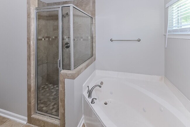 Building Photo - 9840 White Poplar Dr