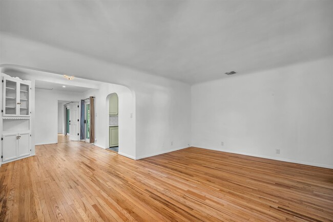 beautiful hardwood flooring - 1029 N California St