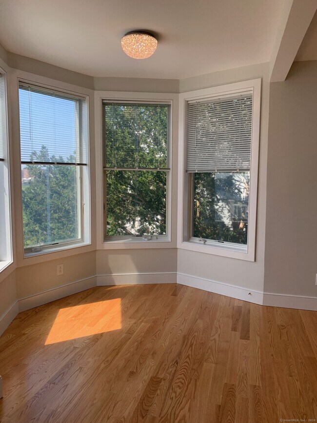 Building Photo - 35 Seaview Ave