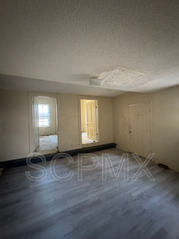 Building Photo - 1529 Henley St