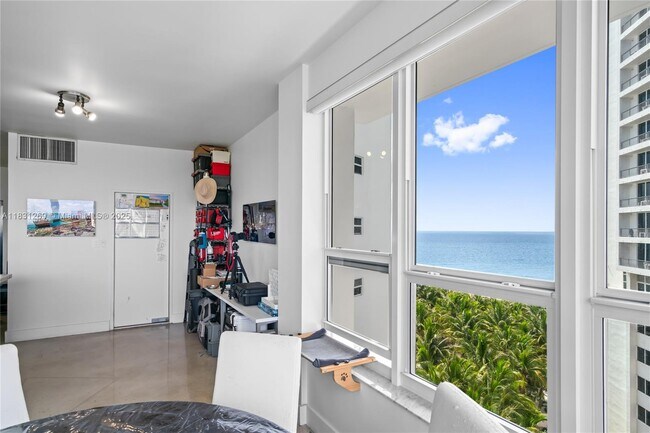 Building Photo - 4925 Collins Ave