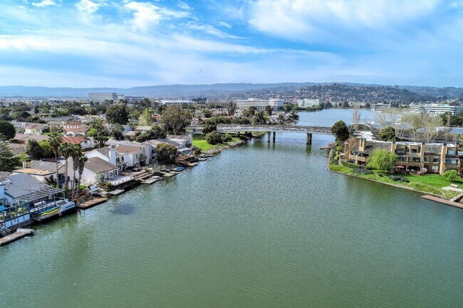 Building Photo - 530 Shorebird Cir
