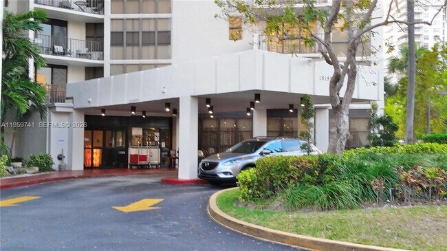 Building Photo - 18181 NE 31st Ct