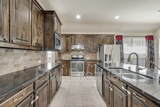 Building Photo - 2900 N Umberland Dr