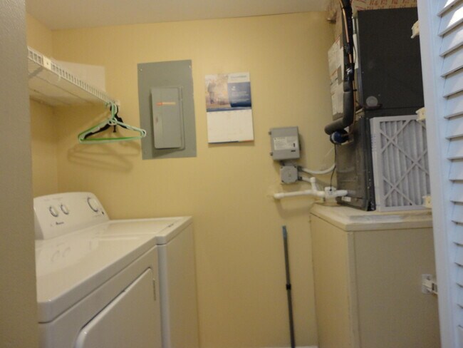 Building Photo - 110 Lake Pine Cir