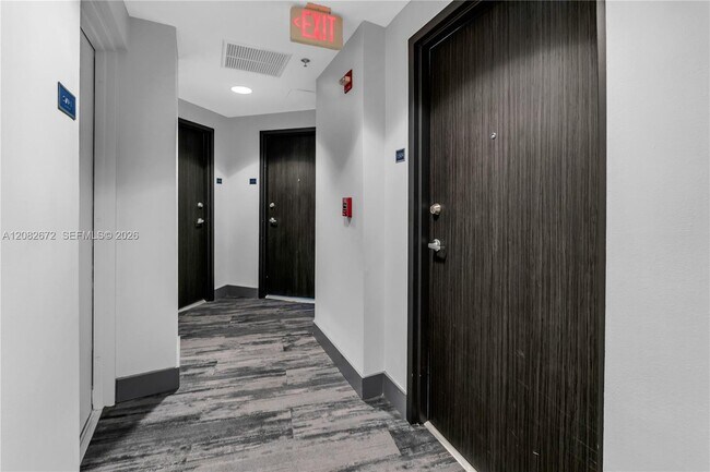 Building Photo - 6515 Collins Ave