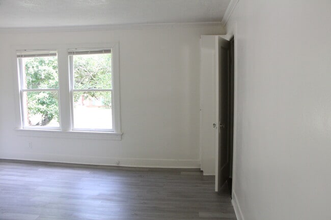 Building Photo - 2370 Harrison Ave