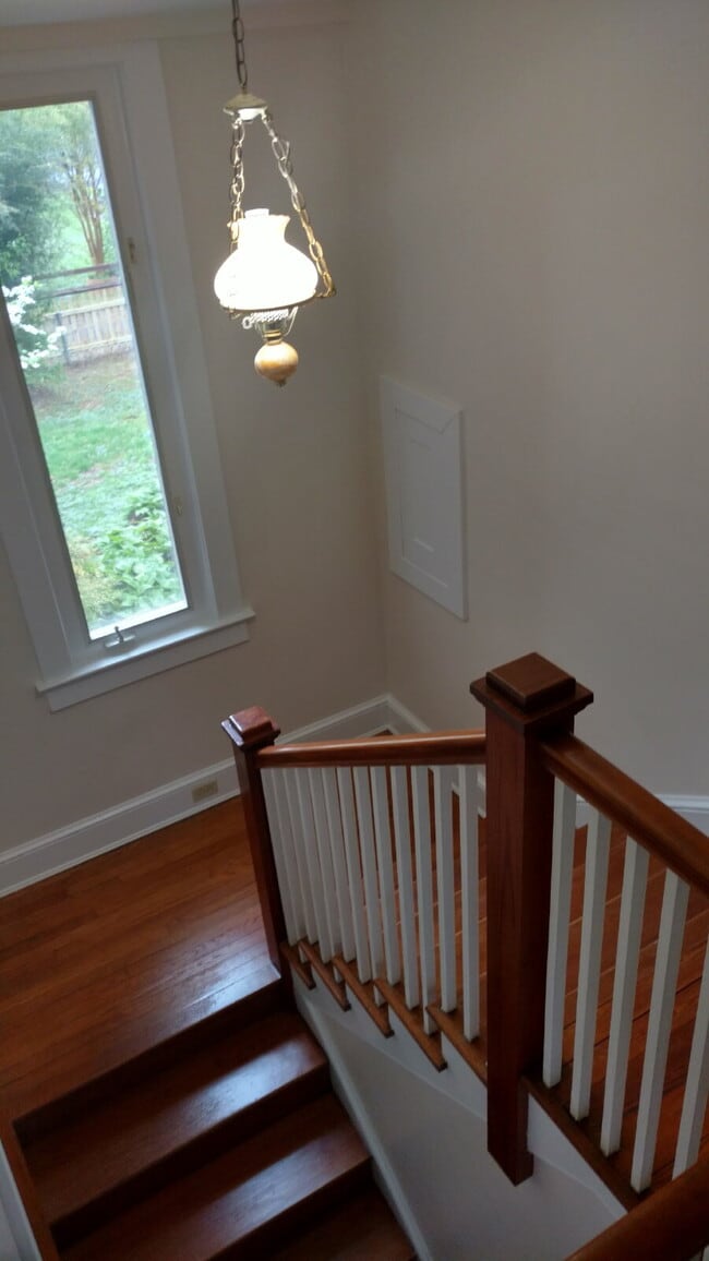 Building Photo - "Charming 4-Bed Gaithersburg Haven: Spacious 3,330 Sq. Ft. Home with Granite Countertops & Gleami...