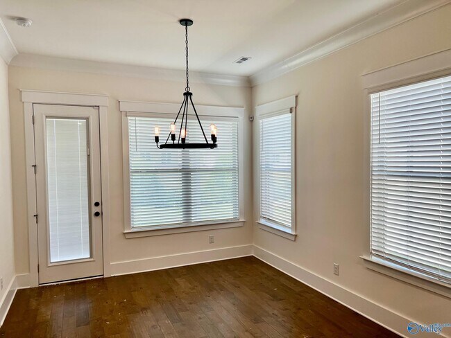 Building Photo - 330 Silo Ln