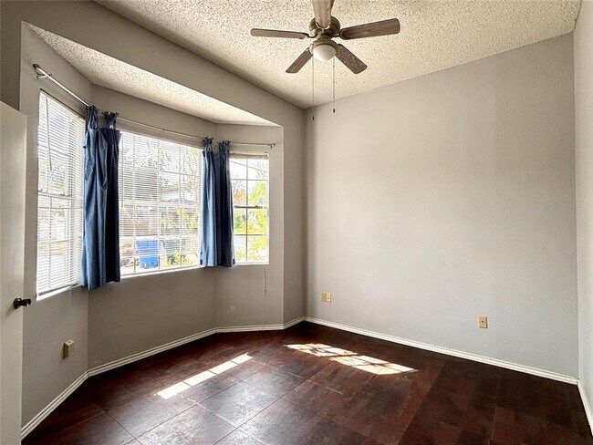 Building Photo - 2139 Cervin Blvd