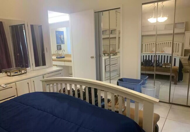 2 FULL SIZED CLOSETS WITH MIRRORS - 3122 Sir Hamilton Cir