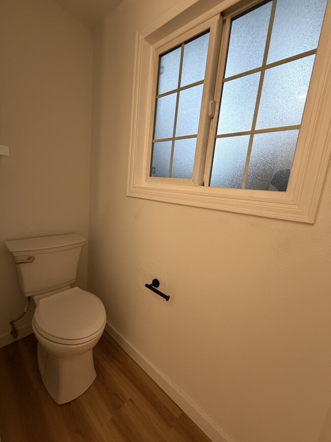 Building Photo - 8428 Maple Ave SE