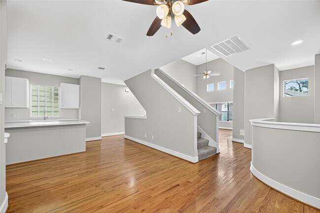 Building Photo - 2705 Rutland St