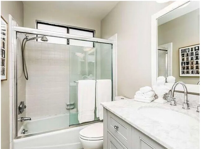 2nd full bathroom - 1606 S Barrington Ave