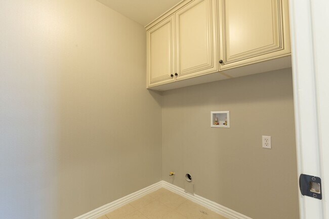 Building Photo - Single Family Golf Course Home for rent in...