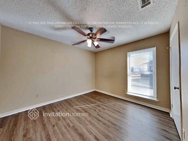 Building Photo - 525 E Jay Ct