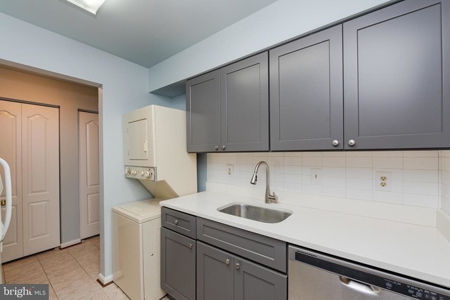 Building Photo - 8352 Montgomery Run Rd