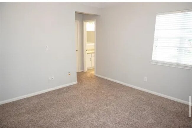 Building Photo - 16019 Summerville Lake Dr