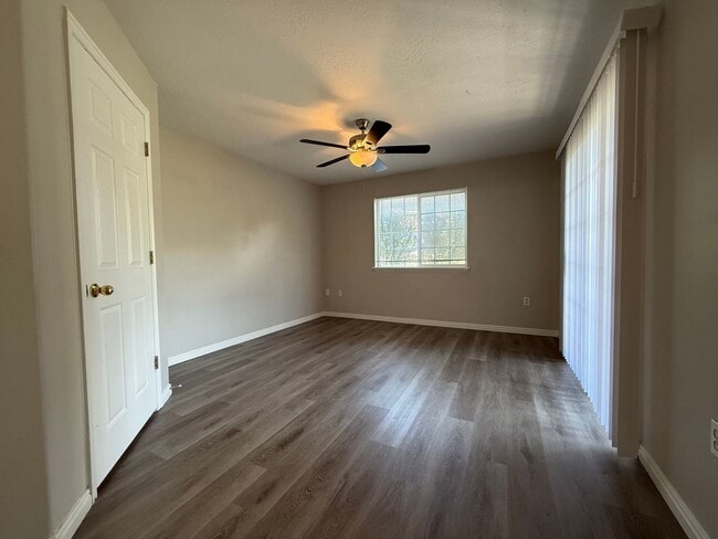 Building Photo - Spacious 3-Bedroom Condo in Orem!