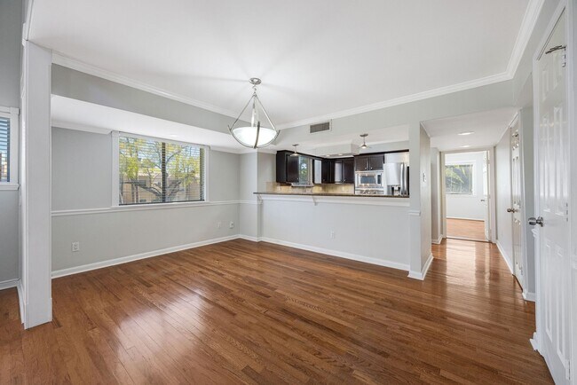 Building Photo - 1114 Augusta Dr