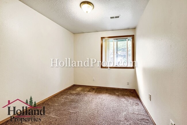 Building Photo - 15459 SW Donna Ct