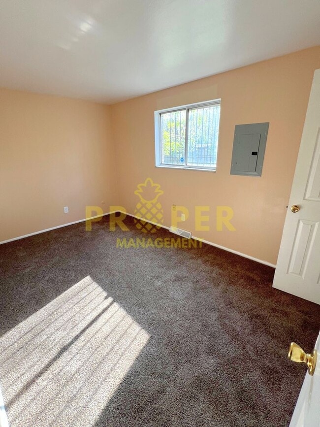 Building Photo - 2 bedrooms 1 bathroom house