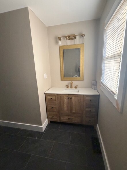 Building Photo - 10640 Penn Dr