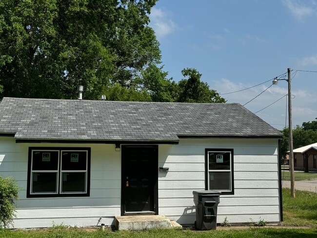 Building Photo - 1222 B St SE
