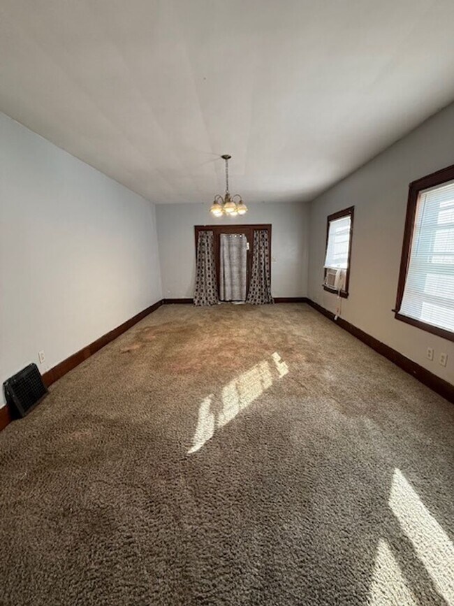 Building Photo - 1610 Military Ave