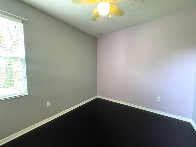 Building Photo - 920 Lost Grove Cir