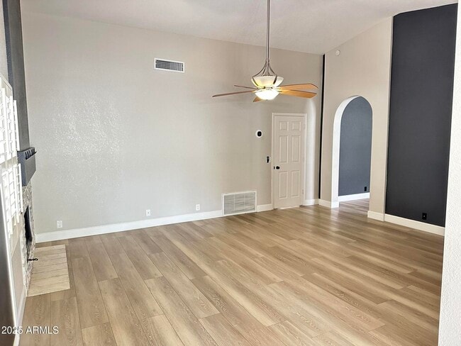 Building Photo - 7126 W Columbine Dr